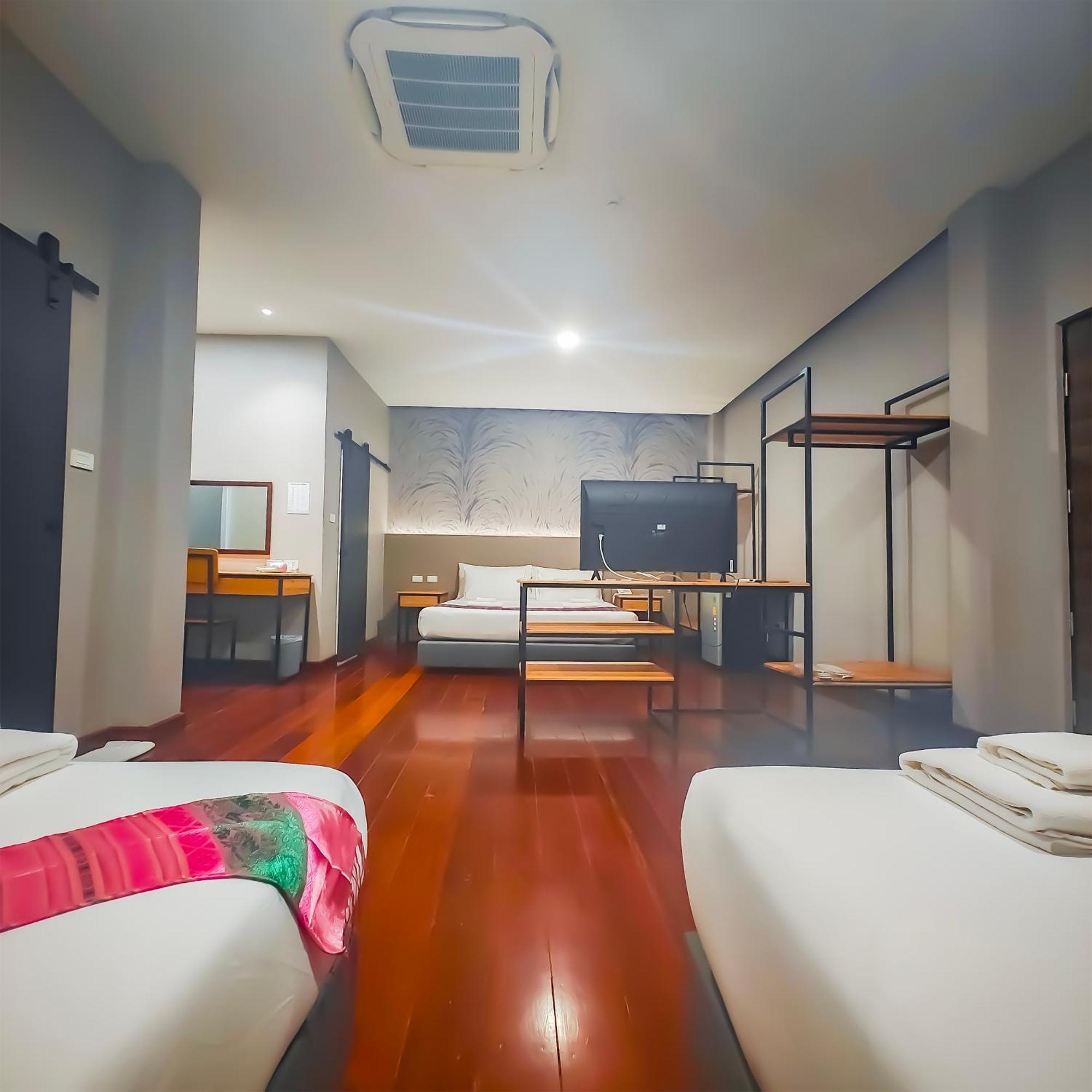 The Riva Vientiane Hotel Buitenkant foto
